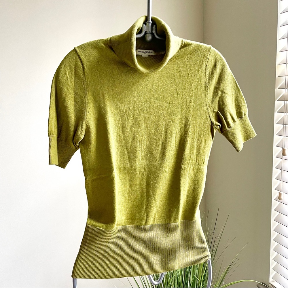 Banana Republic Moss Green Short-Sleeve Turtleneck Sweater